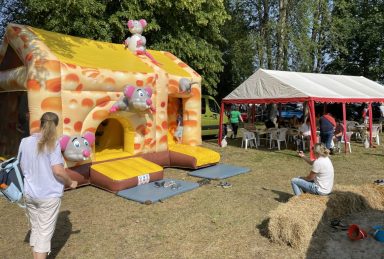 Eine Hüpfburg für die Kids